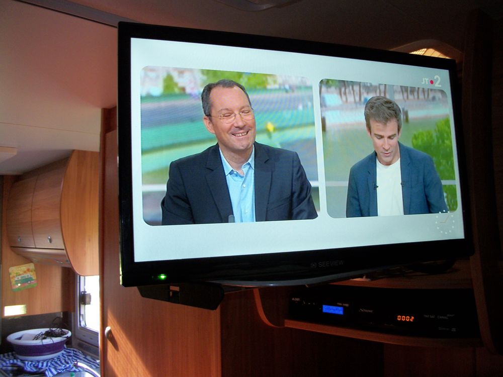 Ensemble T�l� Antenne pour camping car 700 Saint-Izaire (12)