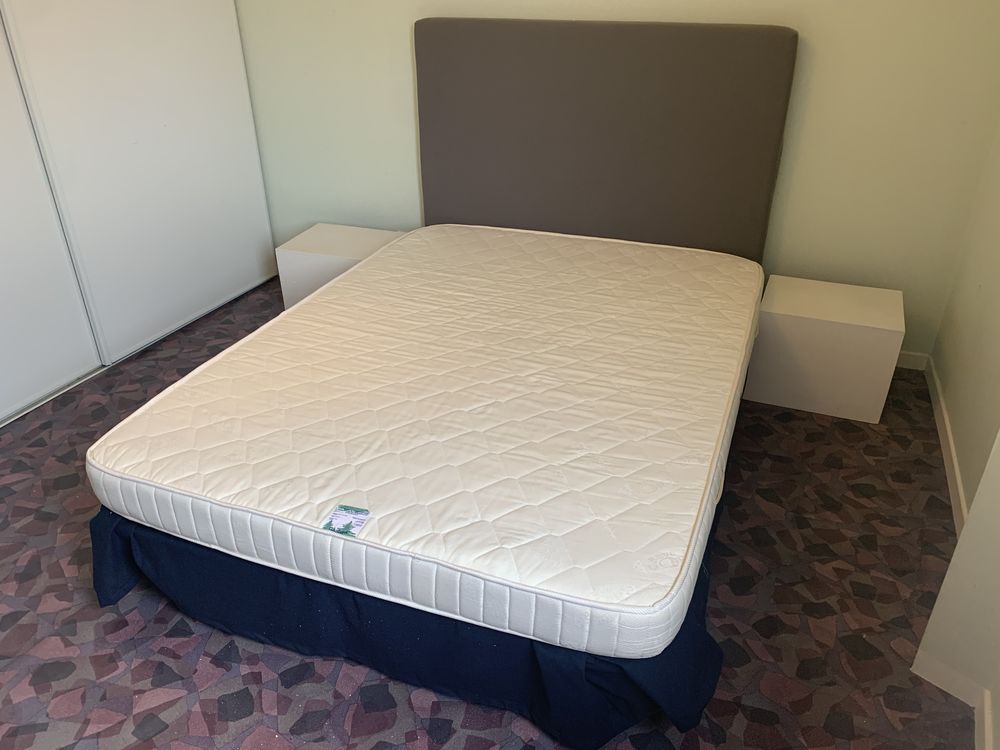 Ensemble T�te de lit ,sommier 2 places ,2 chevets 60 Lons (64)