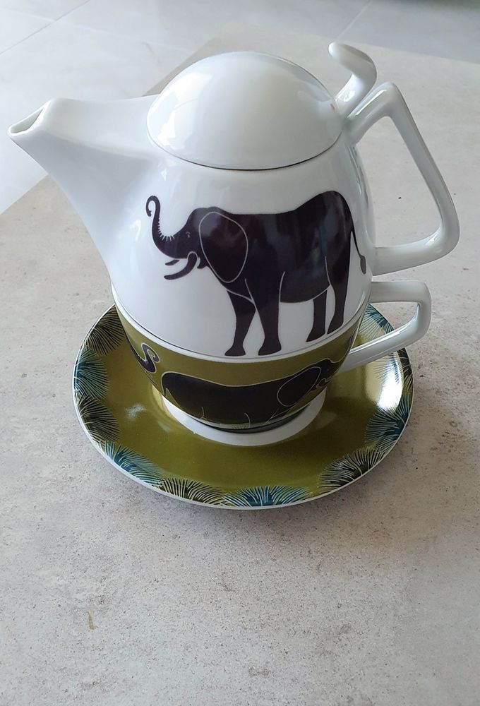 Ensemble Th�i�re, Tasse a Th� et sa soucoupe: Neuf 10 Cannes (06)