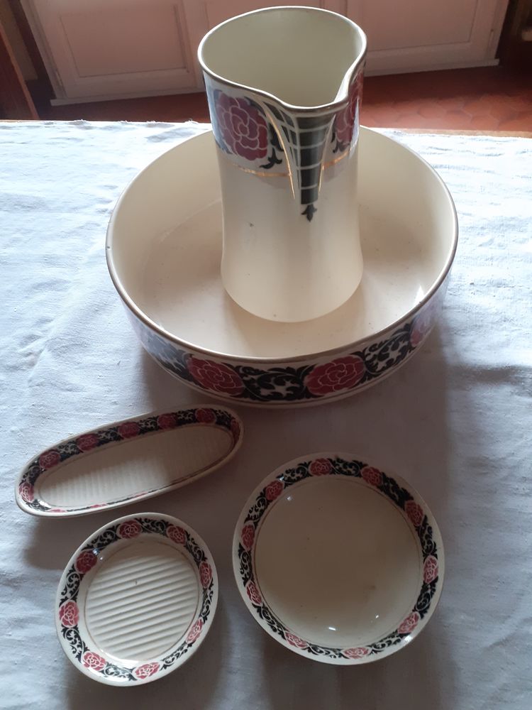 Ensemble de toilette en fa�ence Hamage Moulin des Loups 200 La Charit�-sur-Loire (58)