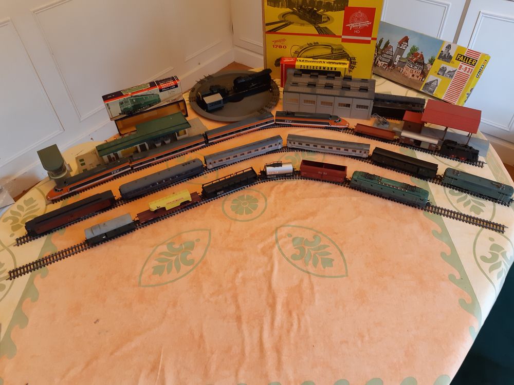 Ensemble train �lectrique miniature HO 195 Le Chesnay (78)