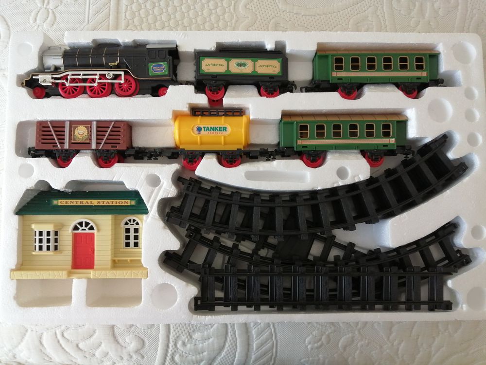 ENSEMBLE TRAIN - WAGONS - GARE NEUF 15 Roissy-en-Brie (77)