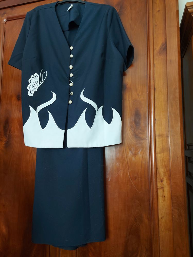 Ensemble tr�s habill� 25 Authon-du-Perche (28)