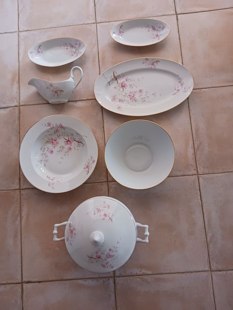 Ensemble de vaisselle sept pieces 45 N�mes (30)