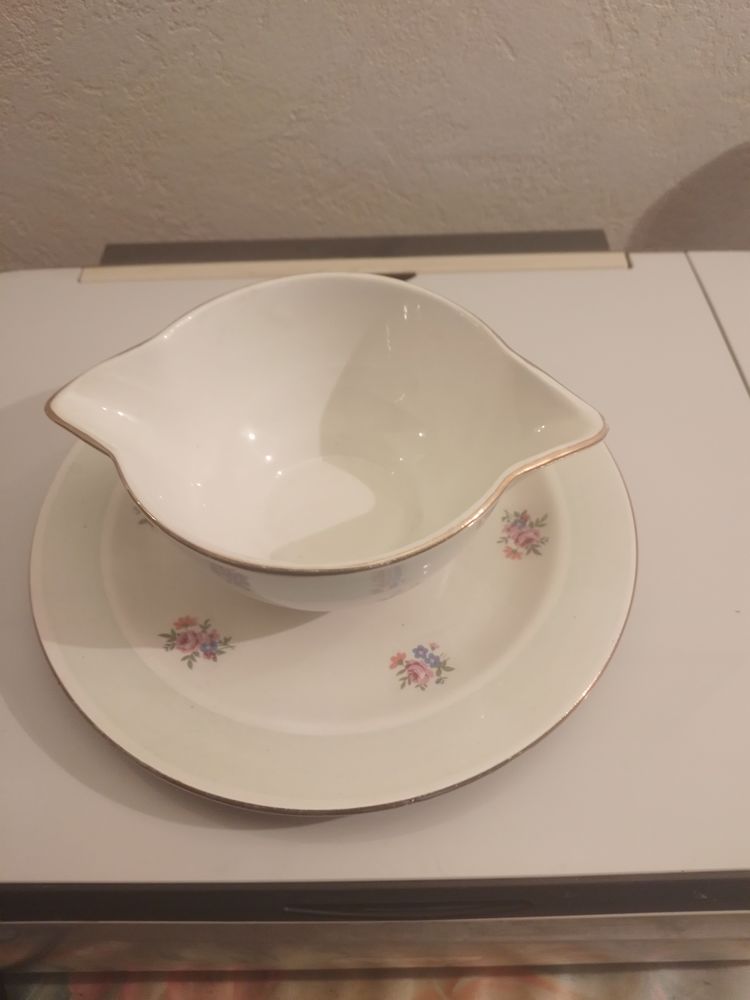 Ensemble vaisselle 60 Pierre-de-Bresse (71)