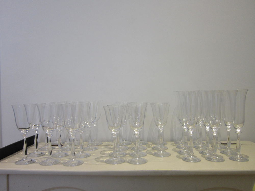 Ensemble de verres � eau, � vin et fl�tes en cristallin 250 Courbevoie (92)