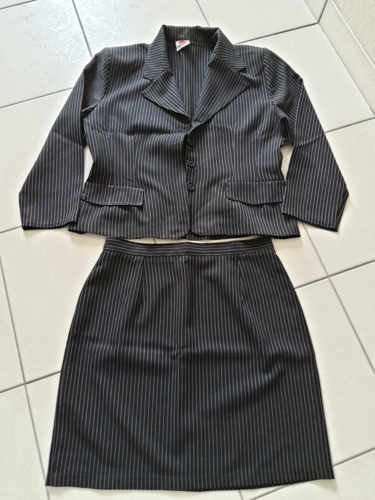 ENSEMBLE VESTE JUPE 5 Jou�-l�s-Tours (37)