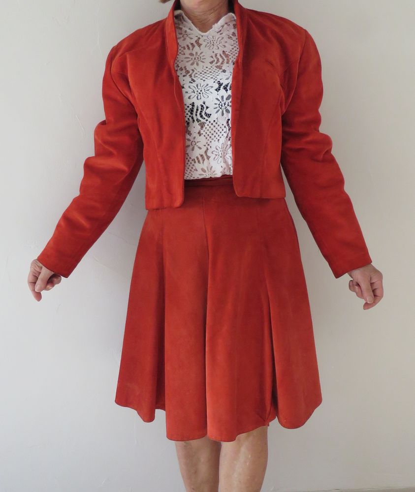 Ensemble veste et jupe rouge en daim 90 Beauzelle (31)