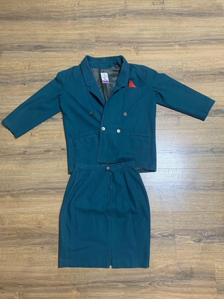 Ensemble veste + jupe  femme     Fr�quence Pari 12 Saleilles (66)