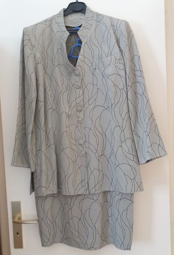 Ensemble veste longue et jupe 20 Le Plessis-Bouchard (95)