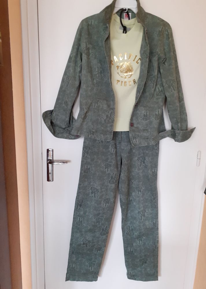 Ensemble Veste & Pantalon Motifs Tigres. 20 Le Vernois (39)