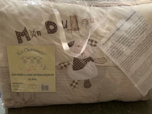 Entourage de lit b�b� 15 Paris 10 (75)