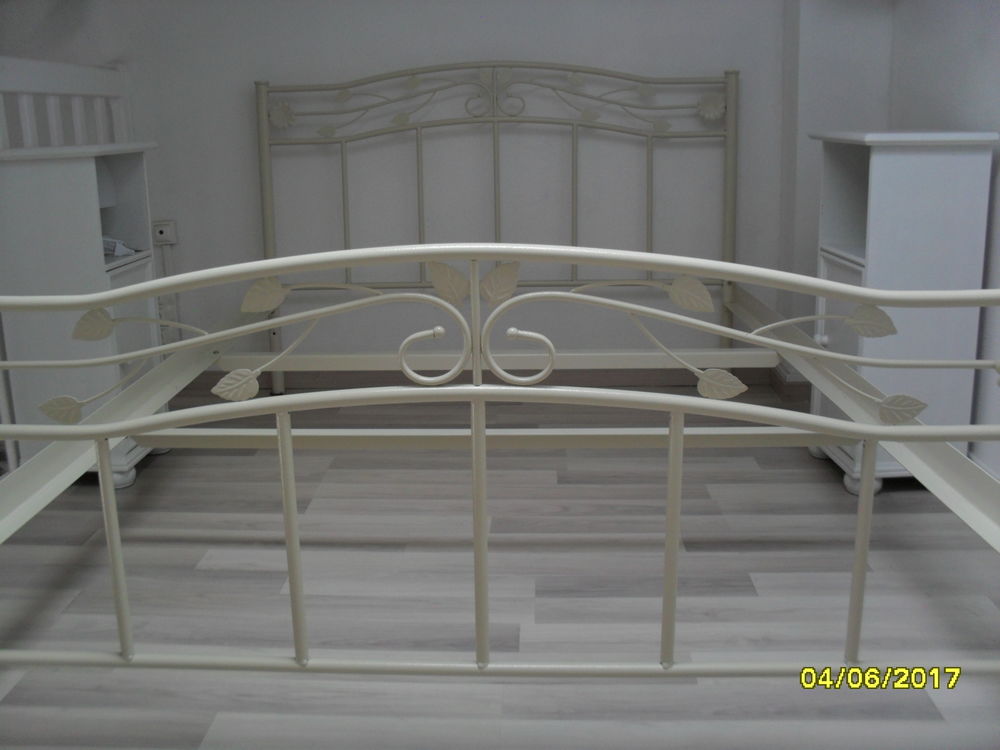 entourage de literie et sommier tapissier de 190 x 140 120 Saint-Jean-de-Monts (85)