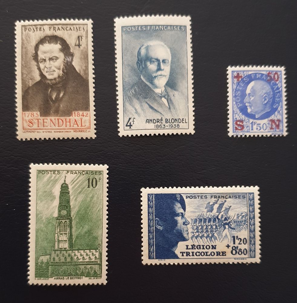 Entre 550 et 567 timbres avec charni&egrave;res 