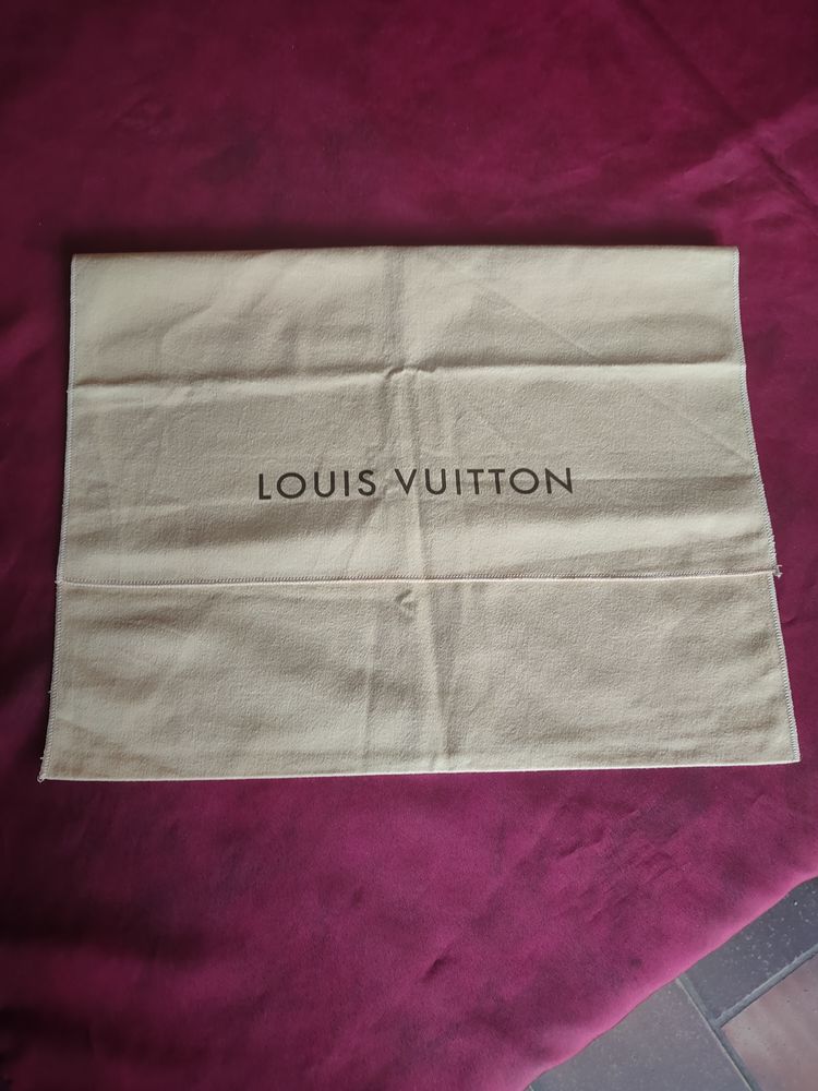 Enveloppe protectrice de sac Louis Vuitton neuve  30 Avermes (03)