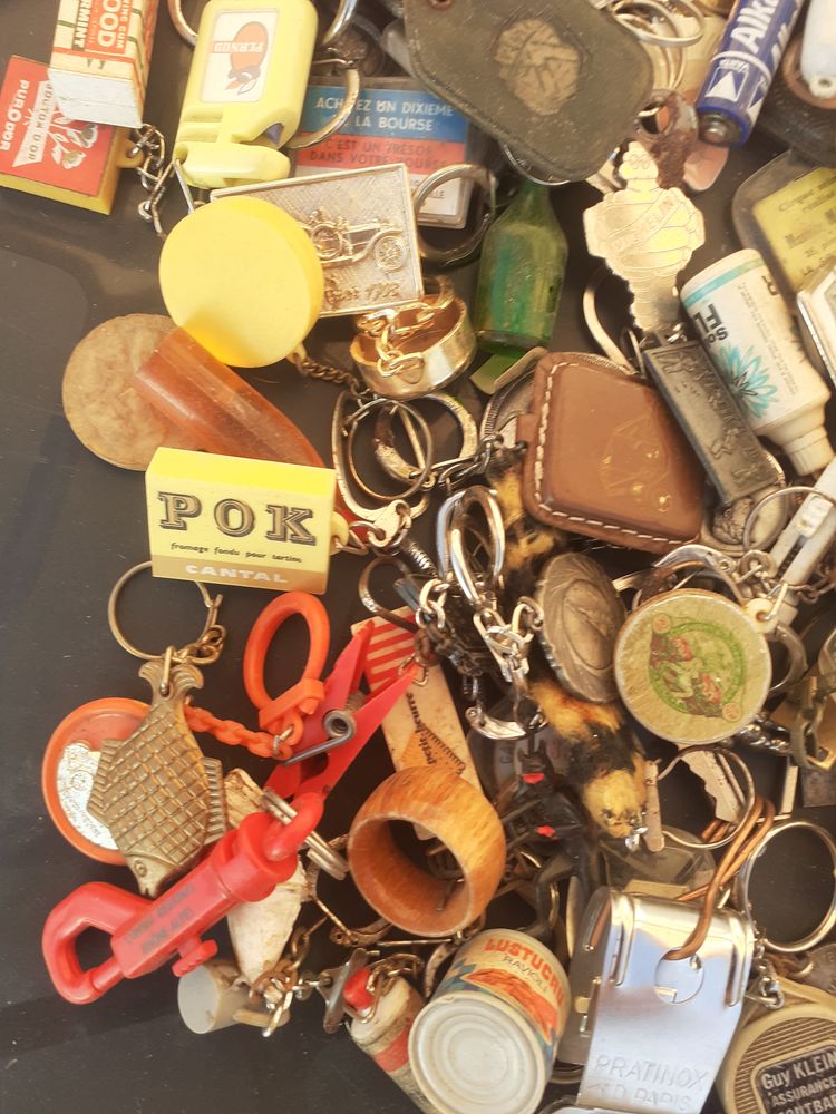 lot d'environ 200  porte clefs  publicitaire ancien 74 Chalon-sur-Sa�ne (71)