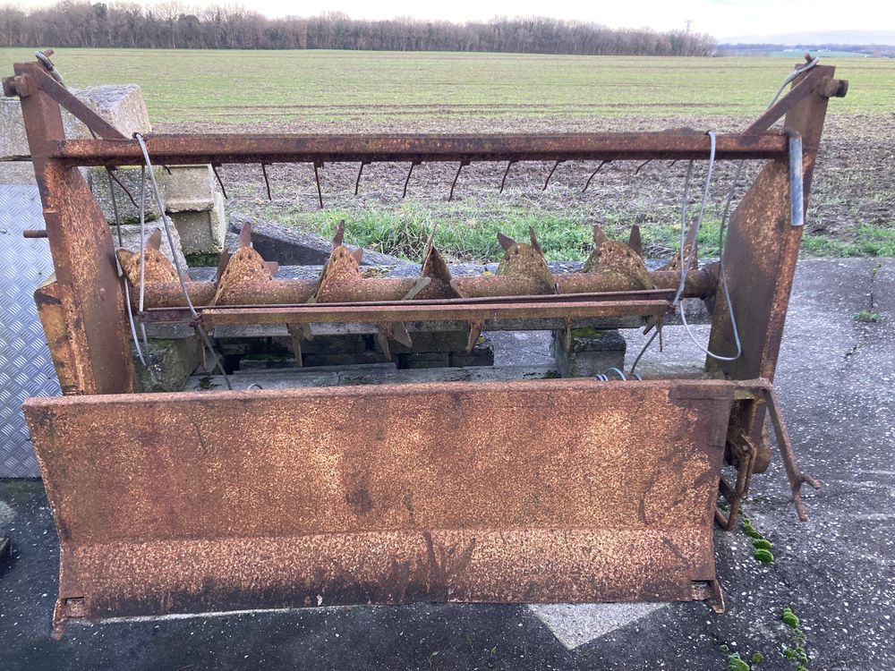 Epandeur fumier pour petite remorque 600 Saint-Agnant (17)