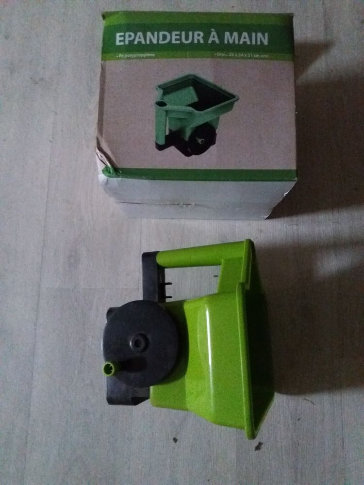 �pandeur  � main poue gazon. 10 Faverolles (80)