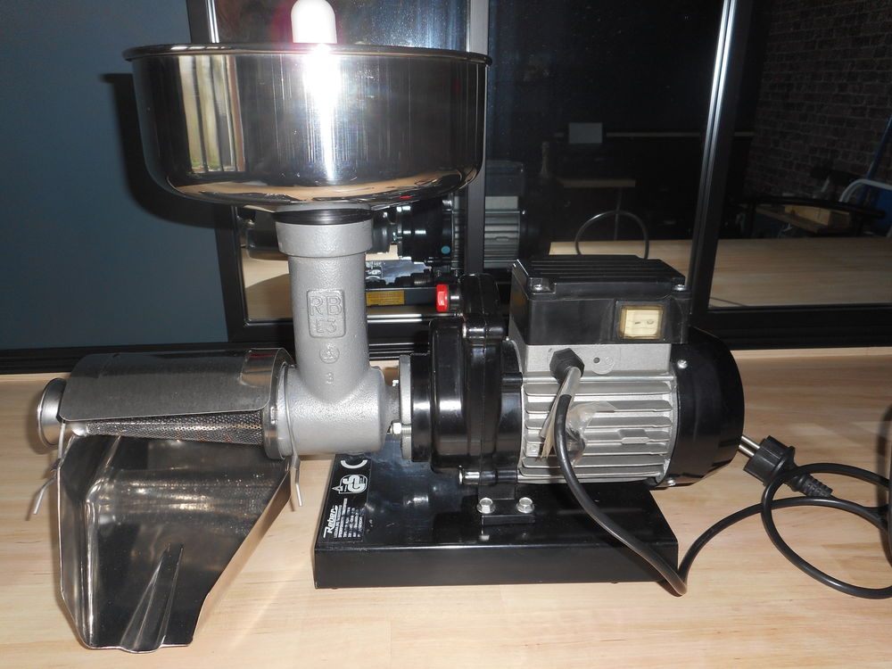 Epepineuse de tomates, hachoir � viande..... 200 Vitry-sur-Seine (94)