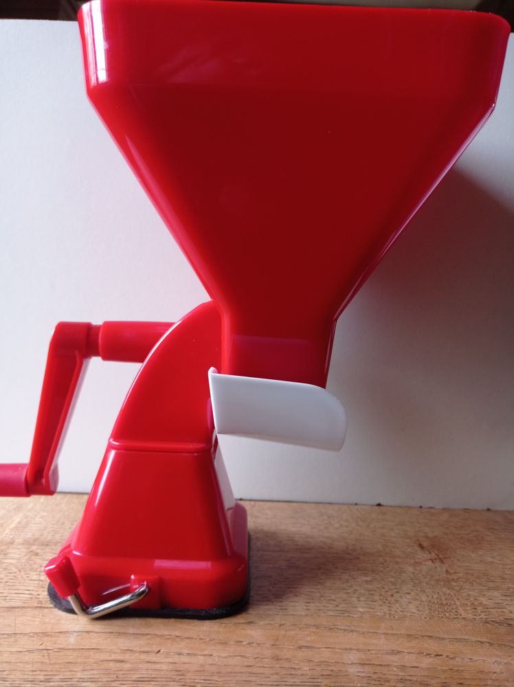 Ep�pineuse � tomates 27 Laon (02)