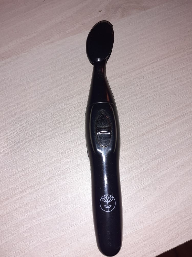 �pilateur � sourcils �tat neuf 5 Paris 20 (75)