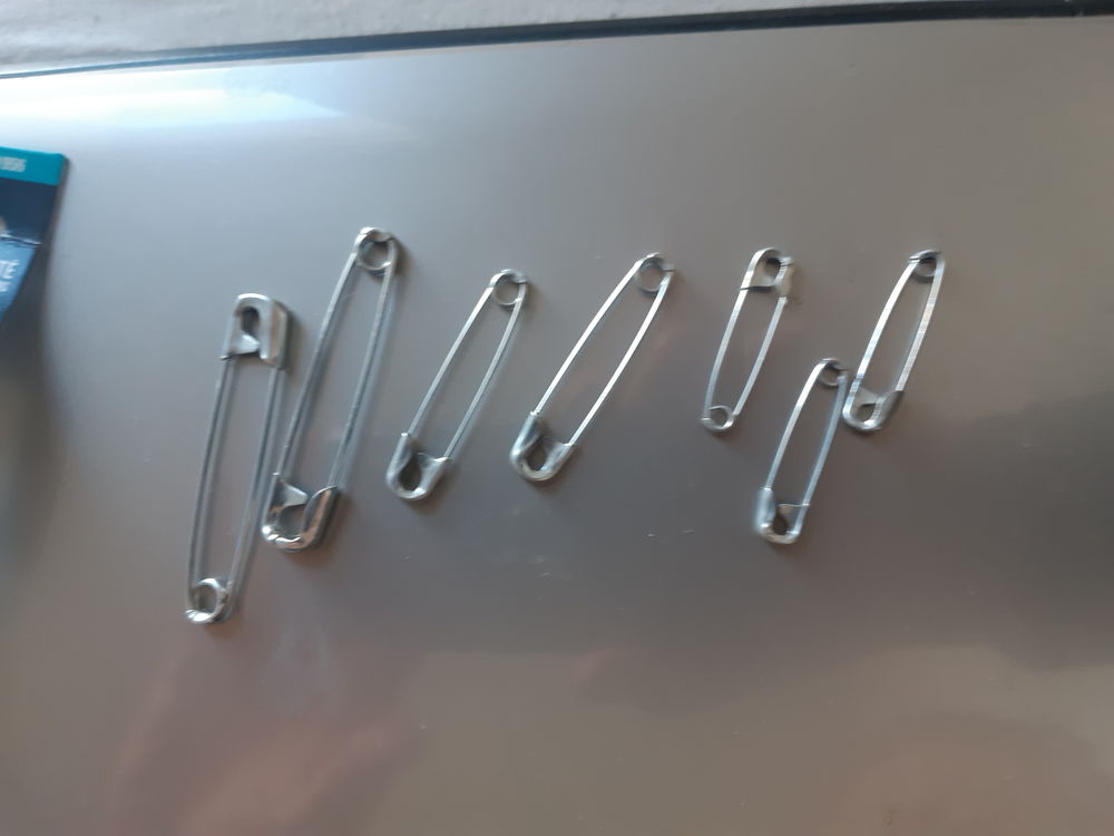 Lot de 7 �pingles � nourrice neuves 2 Montb�liard (25)