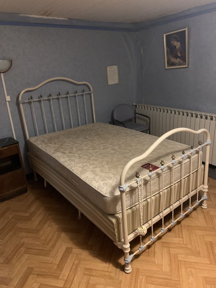 lit d'�poque en acier peint 60 Saint-Andr�-de-Najac (12)