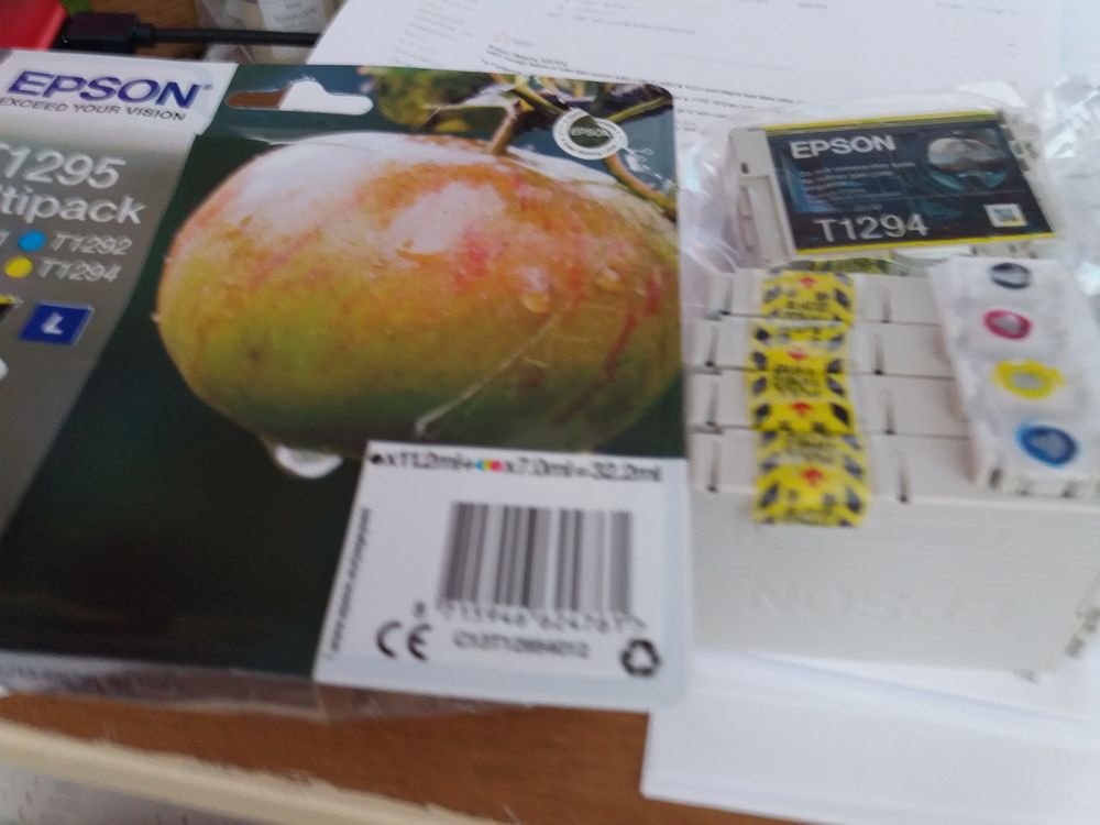 Epson encrepomme multicolore + 2 jaune
Ouvert hier . Neuve. 35 Six-Fours-les-Plages (83)