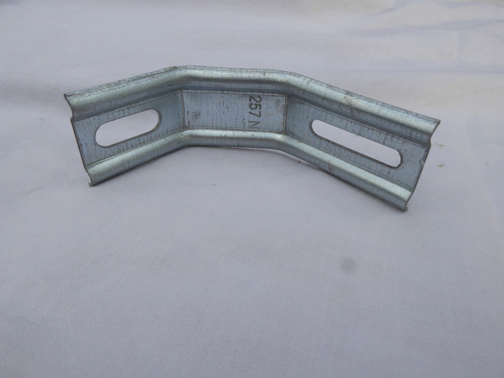 Equerre pour pose de menuiserie 1 Bi�vres (91)