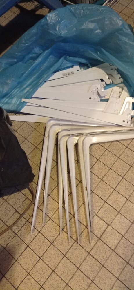 Lot d equerres 20 Pantin (93)