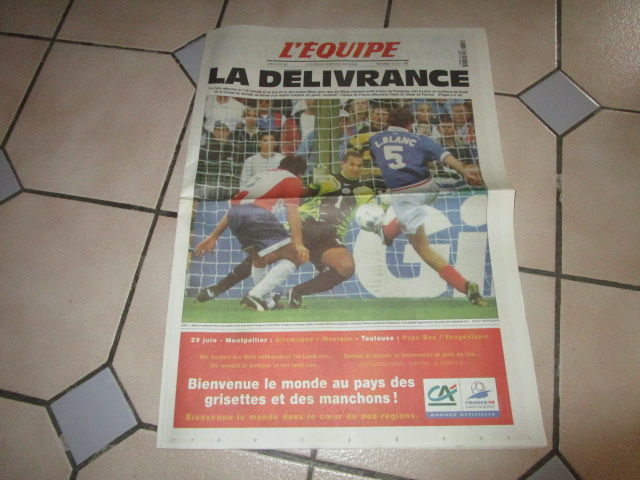 EQUIPE FOOTBALL FRANCE 1998 BUT EN OR FRANCE PARAGUAY  15 Villepinte (93)