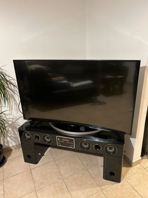 Eran plat incurv� LG 138 CM avec table barre de son 2018 550 Annecy (74)