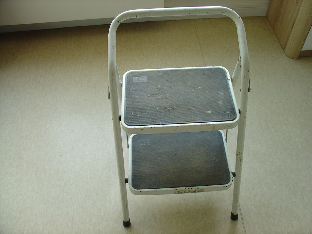 Escabeau 2 marches 10 Chartres (28)