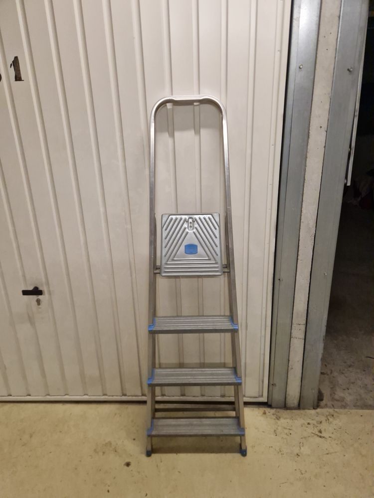 ESCABEAU  EN SUPER ETAT 30 Nice (06)