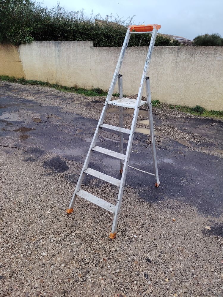 Escabeau TUBESCA pro aluminium 5 marches 105 Saint-Jean-de-Fos (34)