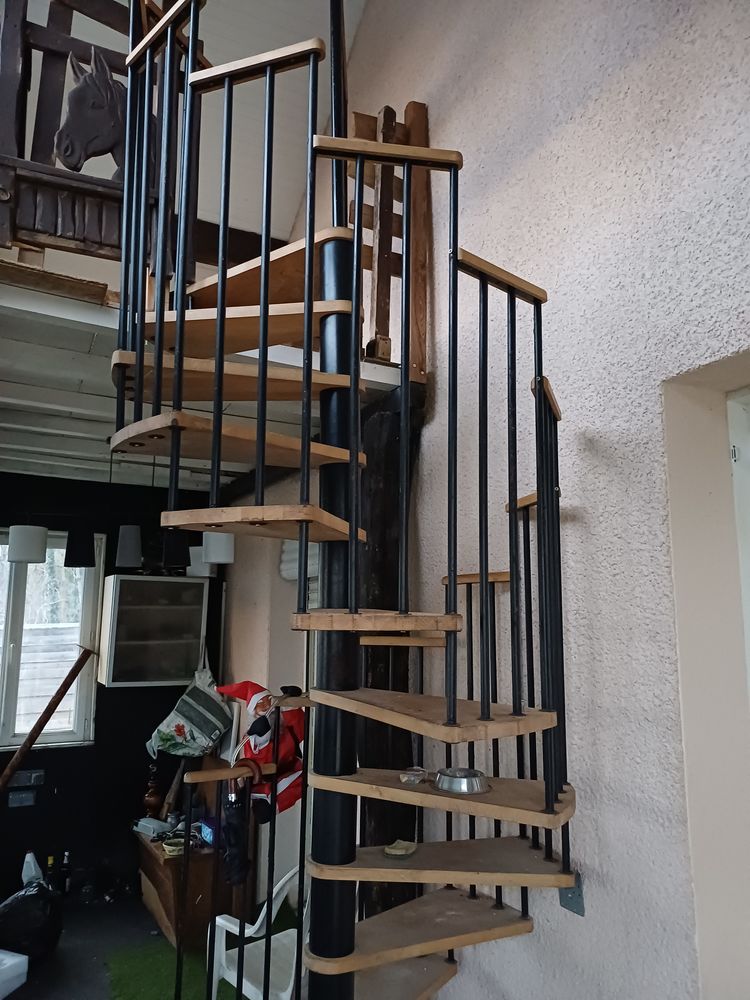 escalier colimacon 200 Montagnieu (01)