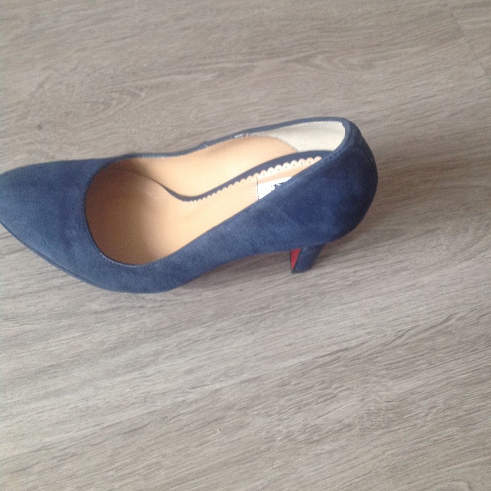 escarpin bleu dessous rouge 40 Les Lilas (93)