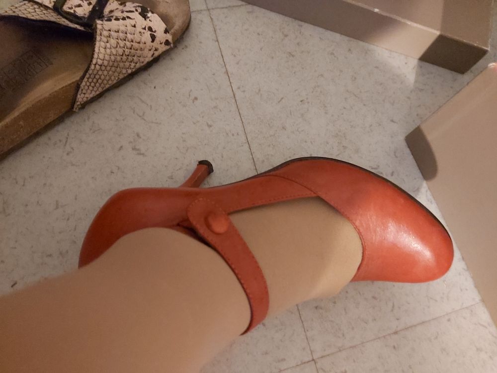 escarpin de  marque  st Marina  couleur rouge. pointure  35 . 15 Bois-Colombes (92)