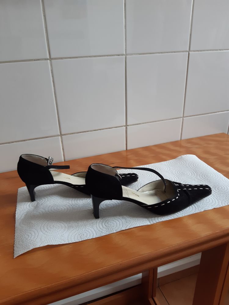 Escarpins avec brides couleur noire Chaussures