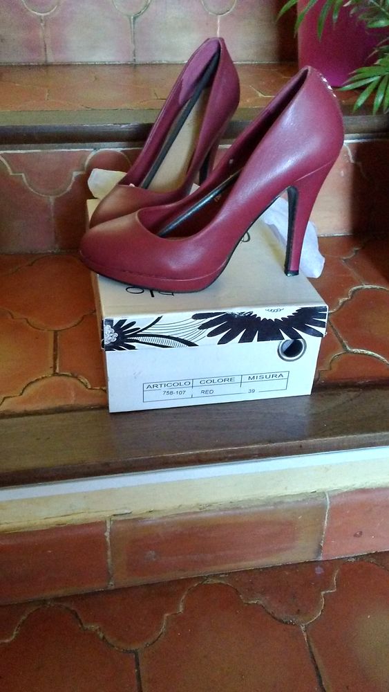 Escarpins bordeaux Talons hauts T39 15 Saint-�tienne-les-Orgues (04)