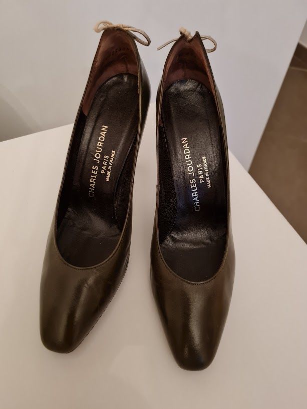 ESCARPINS CHARLES JOURDAN
CHIC et CLASSE 0 Paris 15 (75)