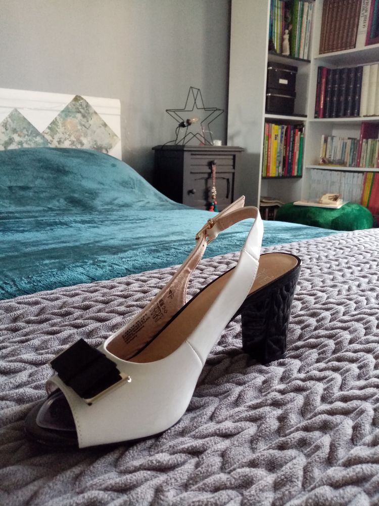 Escarpins, et chaussures ouverted 40 Saint-Sornin-Leulac (87)