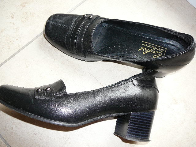 ESCARPINS CUIR ETAT NEUF - 38 8 Angers (49)