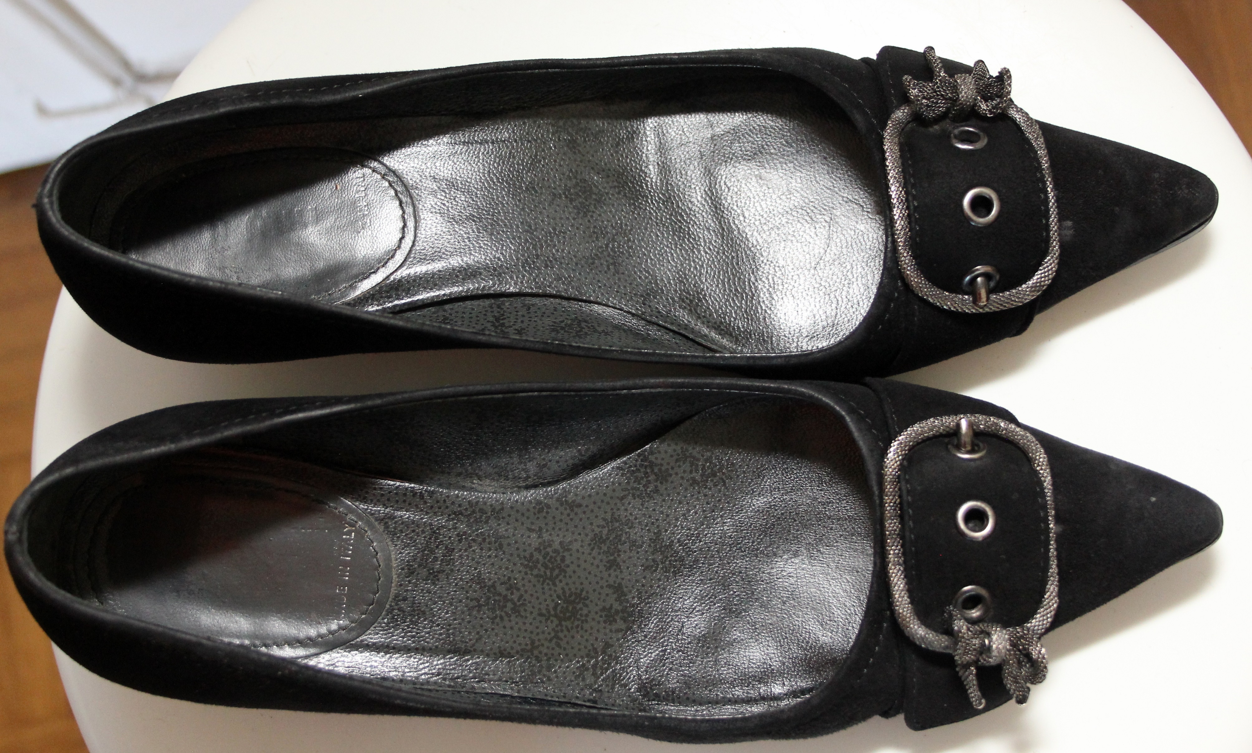 Escarpins daim noir MIU MIU 
37 Fr 110 Issy-les-Moulineaux (92)