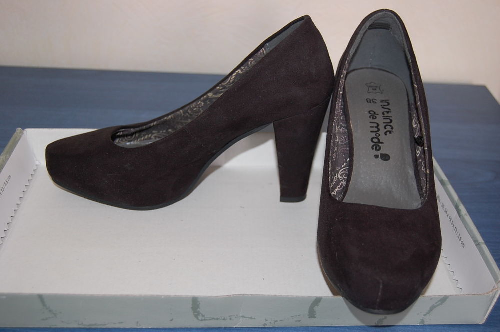 Escarpins habill�s noirs pointure 38 TBE 5 Mouvaux (59)