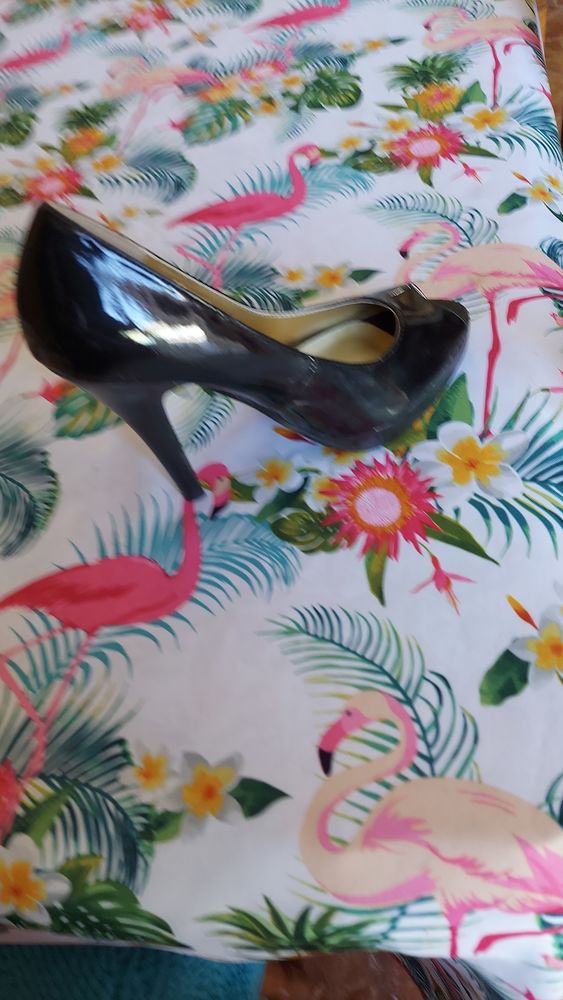 escarpins jamais mis taille 36 vernis noir 15 Salon-de-Provence (13)