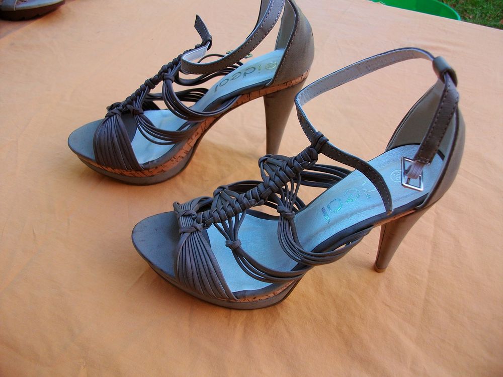 Escarpins Kaki � talons de 11 cm pt 38-neuf 15 Bouxwiller (67)