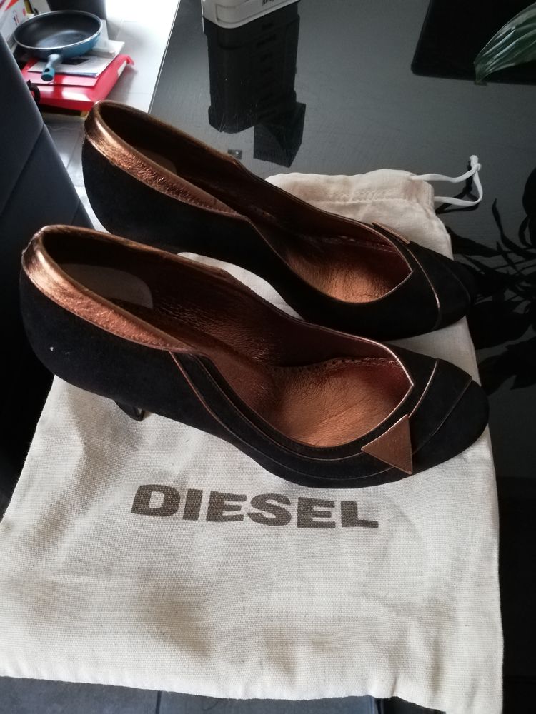 Escarpins neufs point. 36
DIESEL
30 Fleury-les-Aubrais (45)