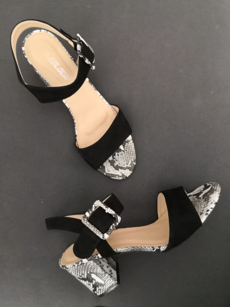 Escarpins noirs et blancs T 41. Neufs 15 L'Ha�-les-Roses (94)