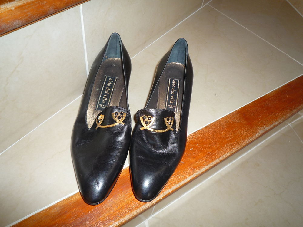 ESCARPINS NOIRS CHICS NEUFS T40 25 Agde (34)